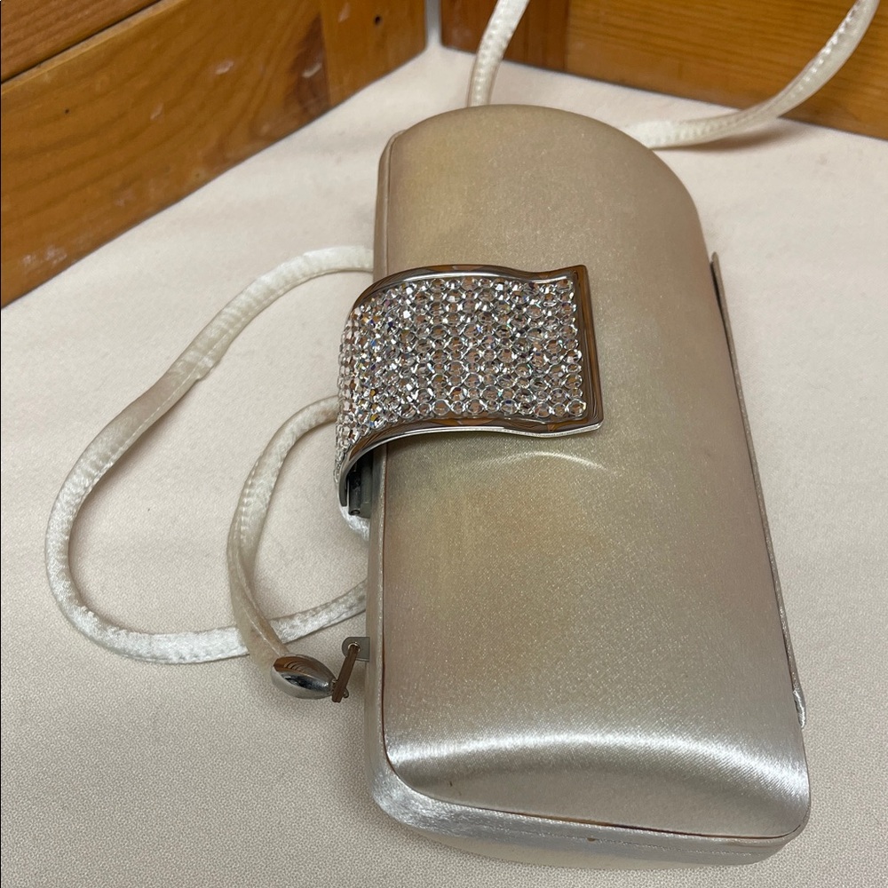 Vintage Cream Satin Clutch Bag - Picture 15 of 16